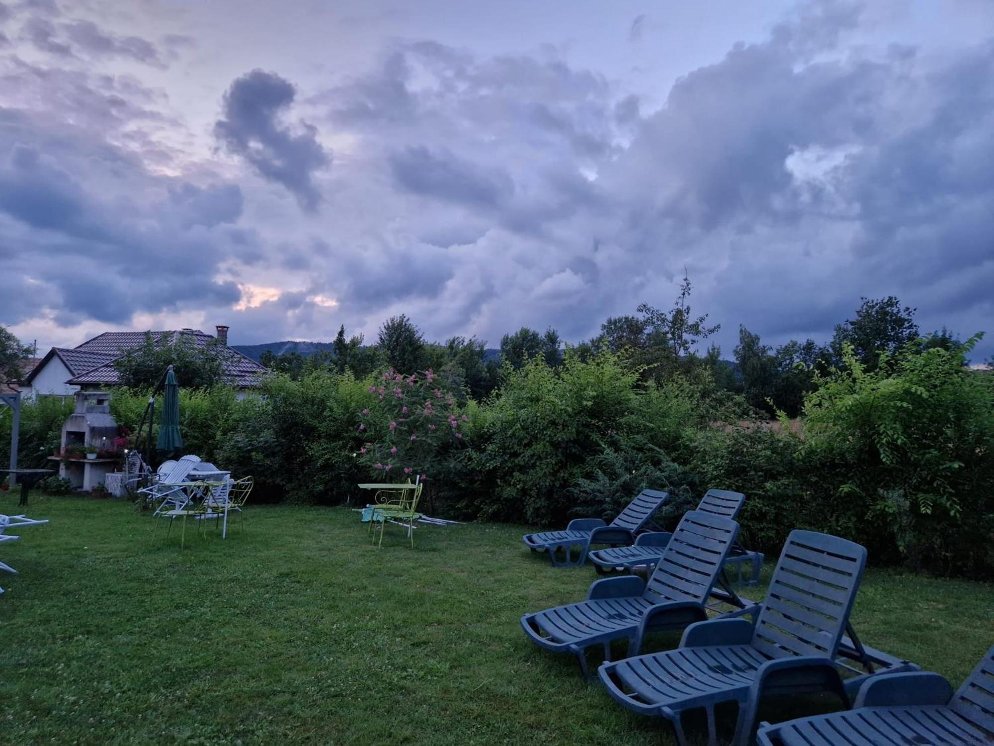 Pensiunea Poezii Alese Valea Drăganului Exterior foto